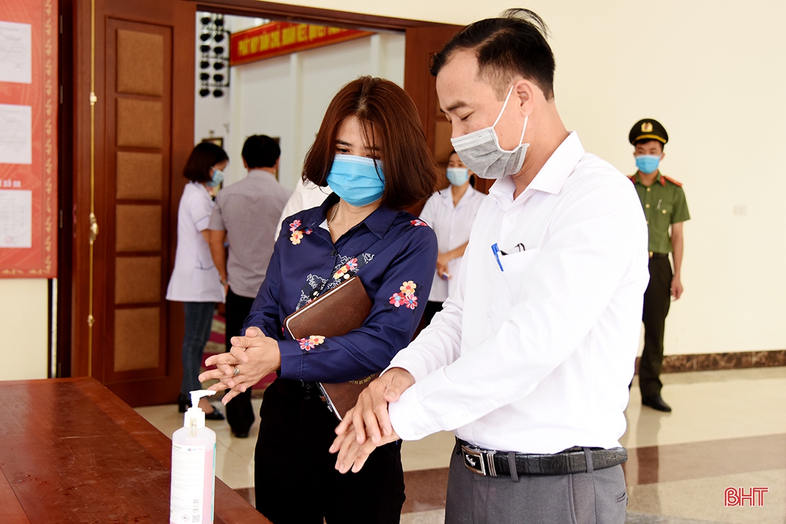 Hội nghị tiếp xúc đầu tiên giữa cử tri với người ứng cử ĐBQH, HĐND Hà Tĩnh