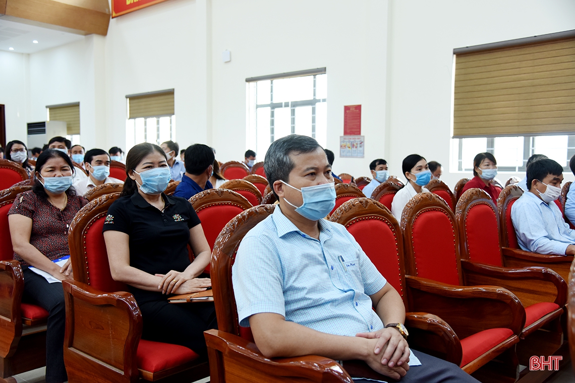 Hội nghị tiếp xúc đầu tiên giữa cử tri với người ứng cử ĐBQH, HĐND Hà Tĩnh