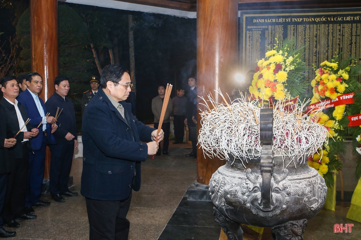 Thủ tướng Chính phủ dâng hương tại Khu di tích Ngã ba Đồng Lộc