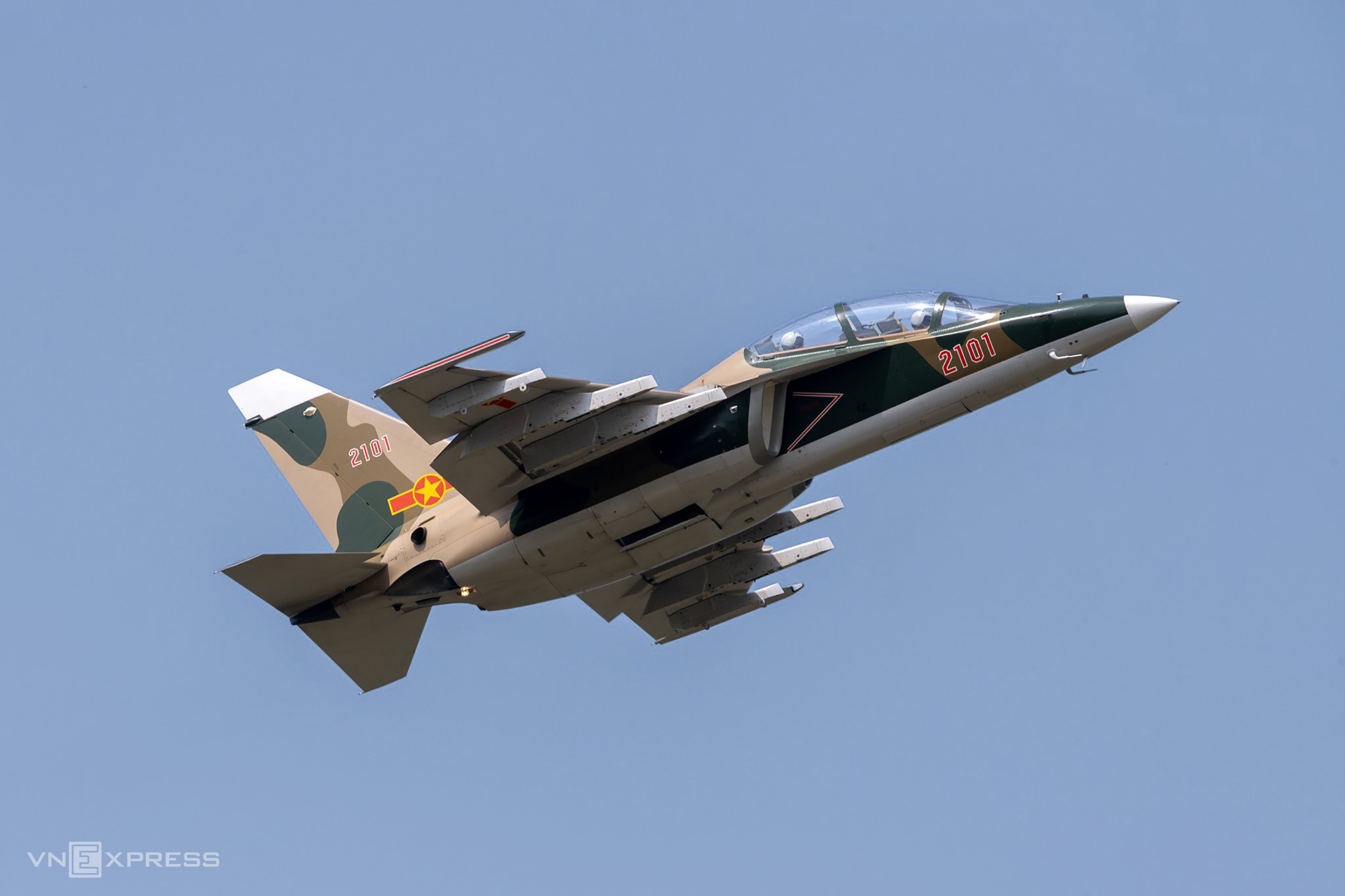 Một ngày huấn luyện của phi công trên máy bay Yak-130