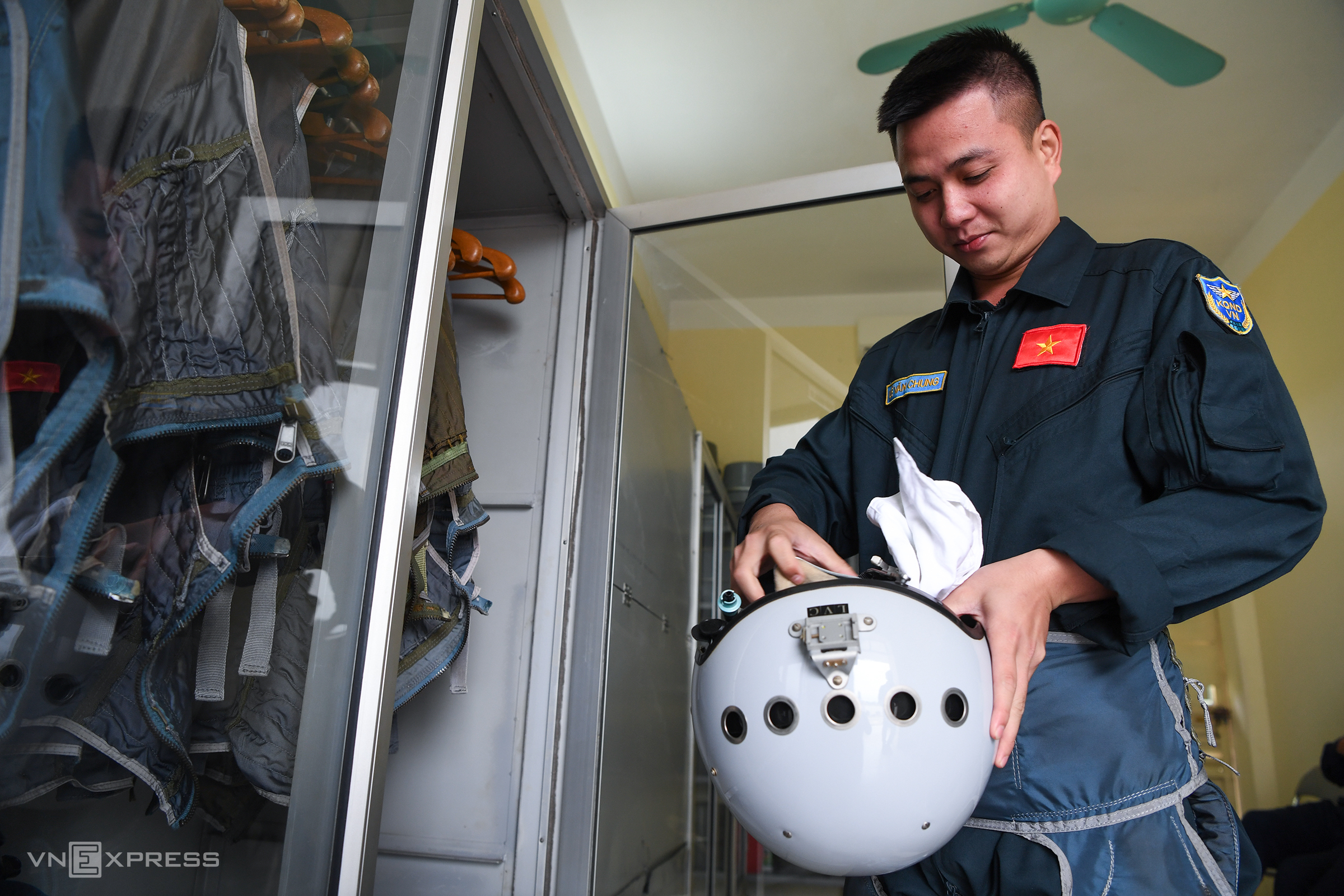 Một ngày huấn luyện của phi công trên máy bay Yak-130