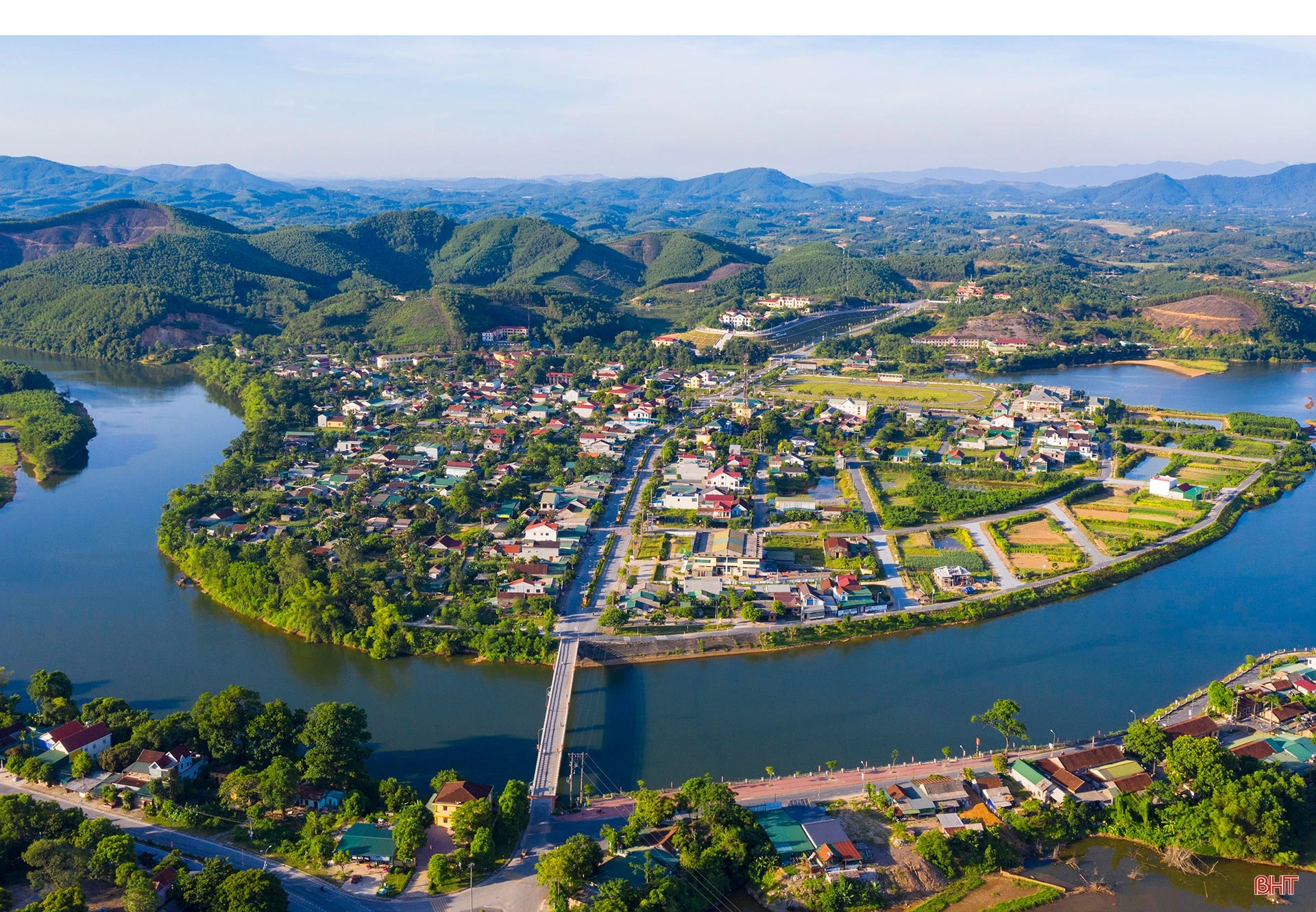 Trong nắng mới Ngàn Trươi