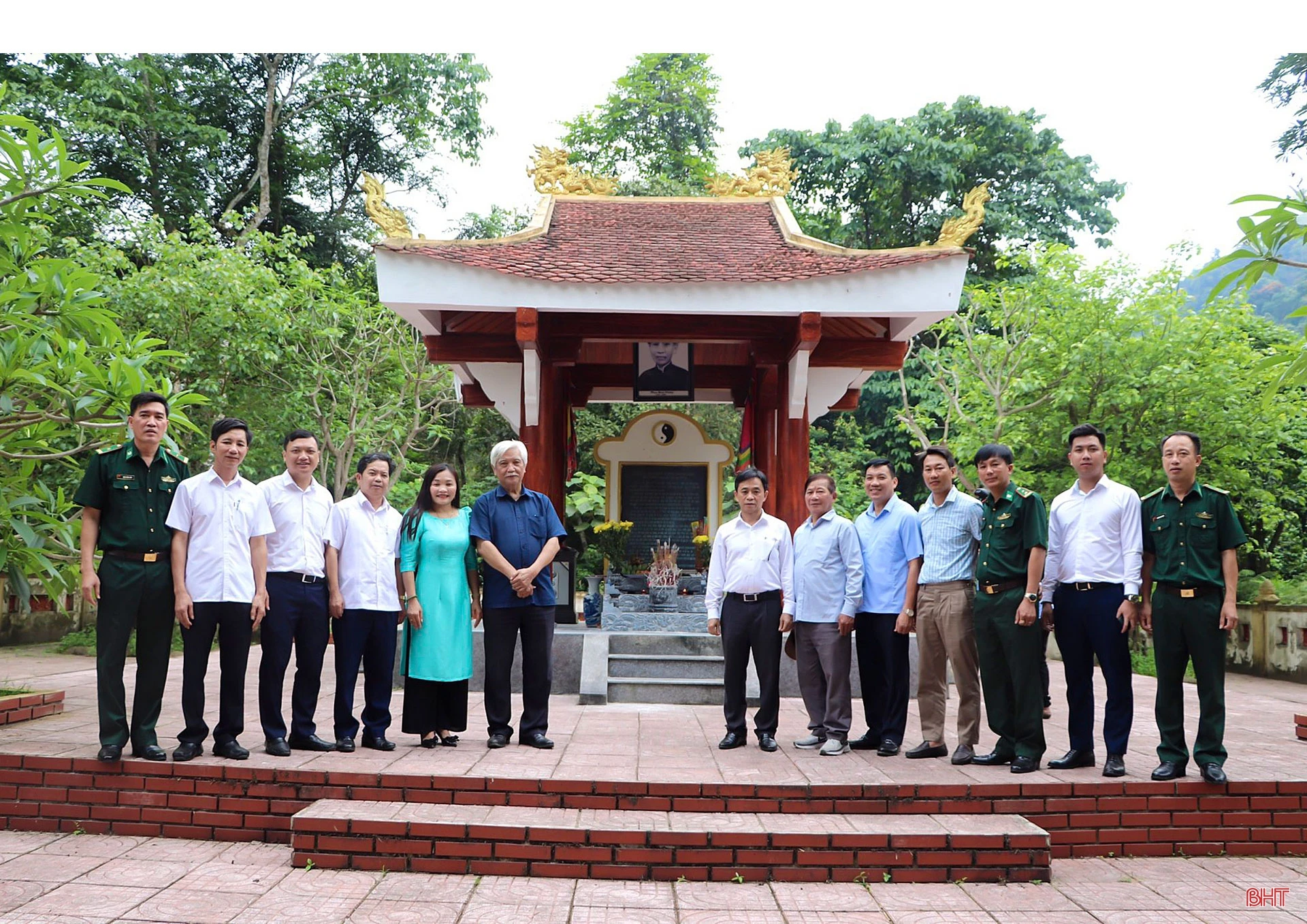 Trong nắng mới Ngàn Trươi