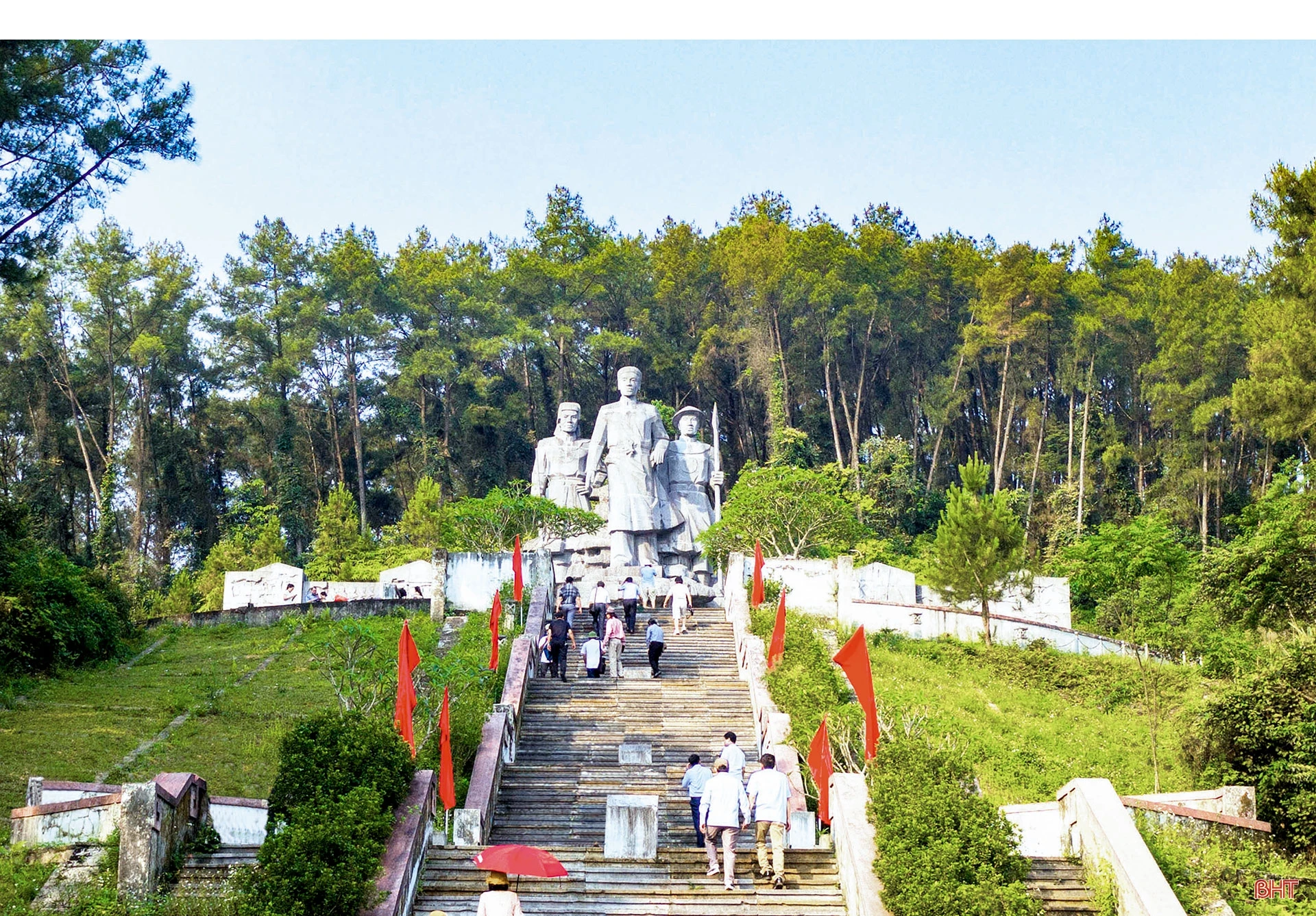 Trong nắng mới Ngàn Trươi