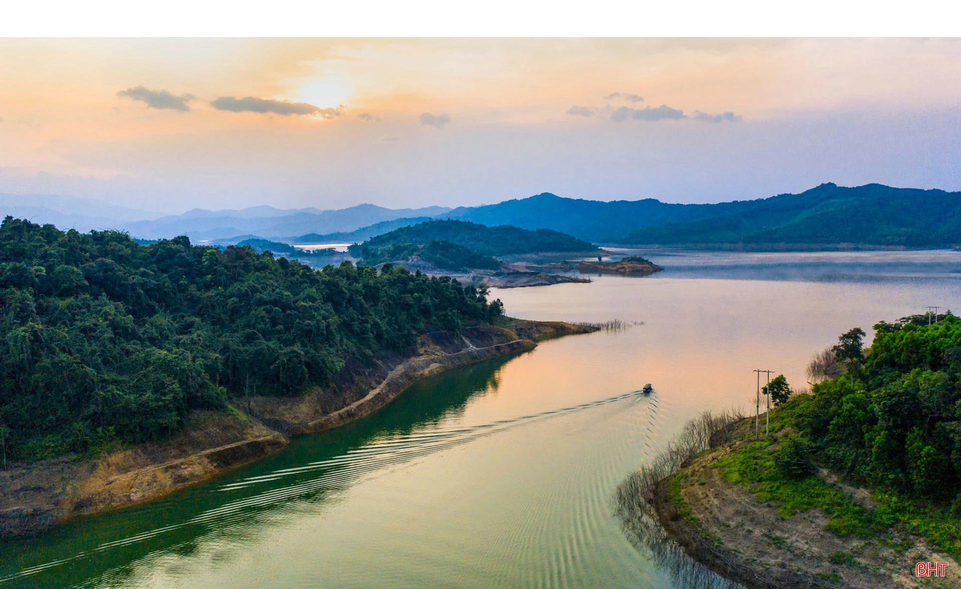 Trong nắng mới Ngàn Trươi