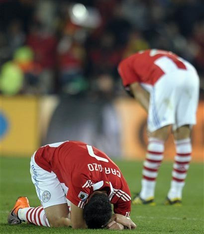 Nếu Cardozo không hỏng ăn trên chấm 11 mét, trận đấu có thể đi theo một ngả rẽ khác có lợi cho Paraguay. Ảnh: AFP. Nếu Cardozo không hỏng ăn trên chấm 11 mét, trận đấu có thể đi theo một ngả rẽ khác có lợi cho Paraguay. Ảnh: AFP.