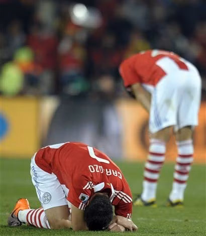 Nếu Cardozo không hỏng ăn trên chấm 11 mét, trận đấu có thể đi theo một ngả rẽ khác có lợi cho Paraguay. Ảnh: AFP.