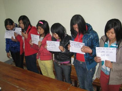 Bị bắt bán dâm tại chỗ, nhiều kiều nữ bị cơ quan công an sờ gáy