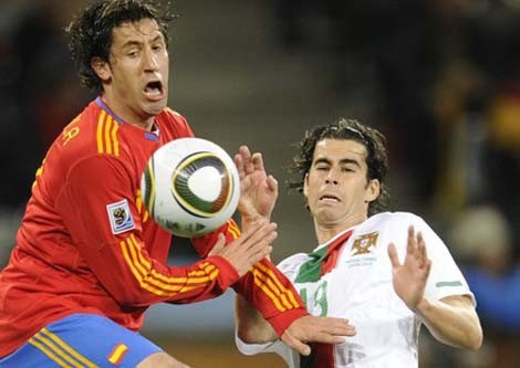 Trận đấu diễn ra hấp dẫn ngay sau tiếng còi khai cuộc.