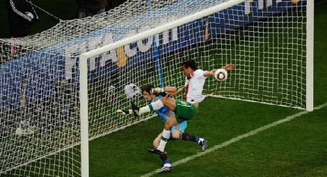 Tình huống Bồ Đào Nha suýt ghi bàn.