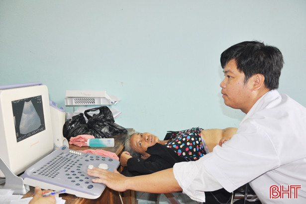 gan 400 nguoi dan huong khe duoc kham cap thuoc mien phi