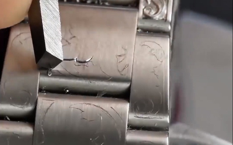 can canh dong ho rolex sang chanh duoc khac bang tay