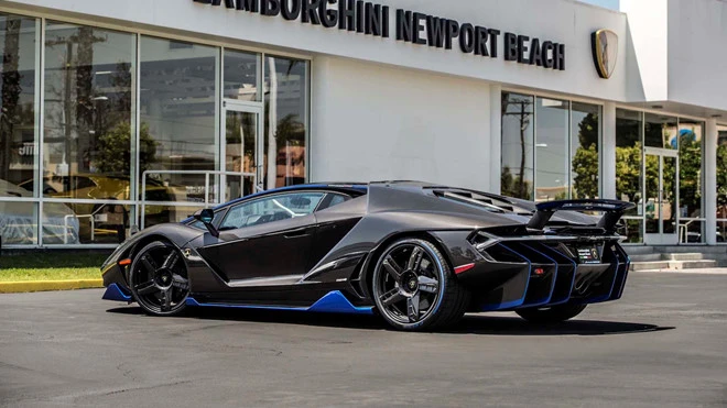 chi vi mot mieng dan sieu xe lamborghini bi trieu hoi
