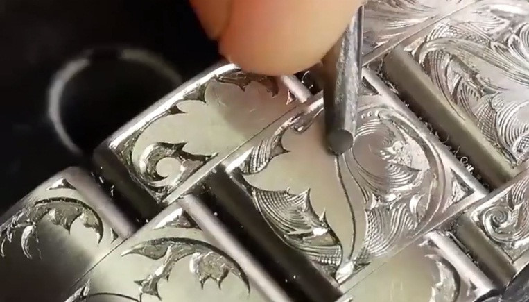 can canh dong ho rolex sang chanh duoc khac bang tay