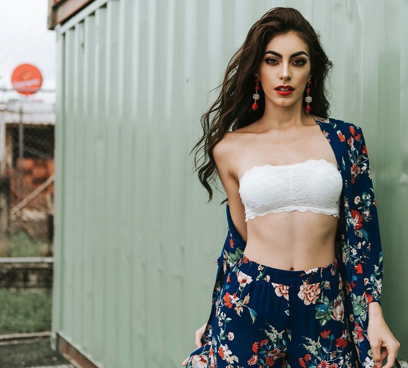 ve dep nong bong cua co gai vua dang quang hoa hau hoan vu ecuador