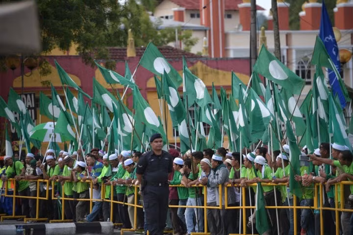 anh suc nong cua bau cu malaysia tang len tung gio