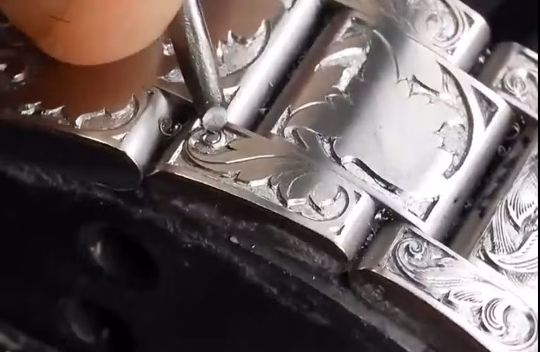 can canh dong ho rolex sang chanh duoc khac bang tay