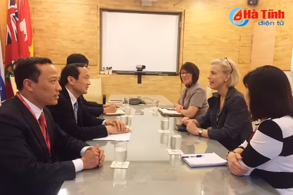 dai su cac nuoc la cau noi hop tac thu hut cac nha dau tu vao ha tinh