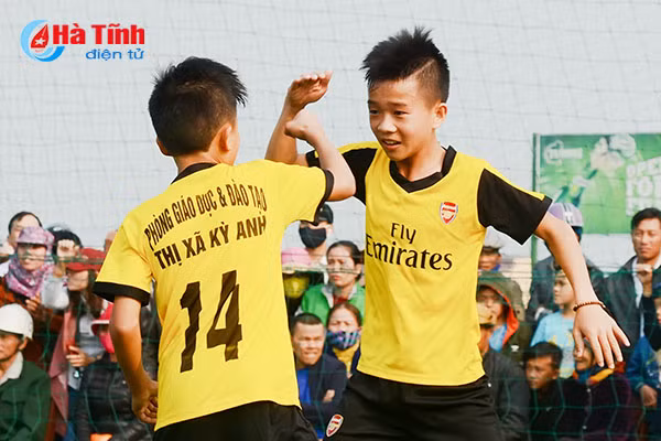 cau thu nhi ha tinh duoc pvf va slna tuyen chon