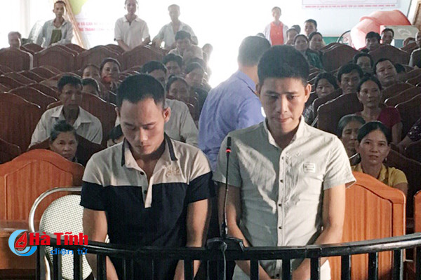 con nghien bi bat khi tren duong mua ma tuy ve su dung