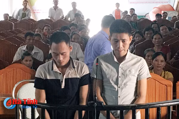 con nghien bi bat khi tren duong mua ma tuy ve su dung