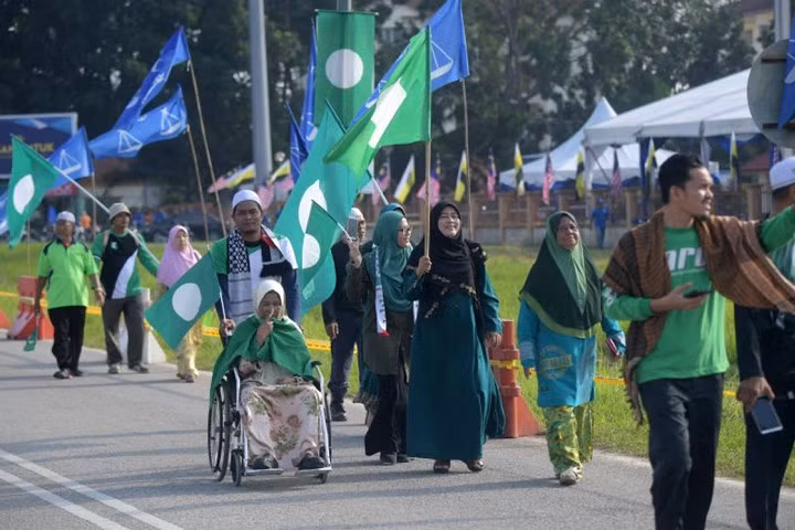 anh suc nong cua bau cu malaysia tang len tung gio