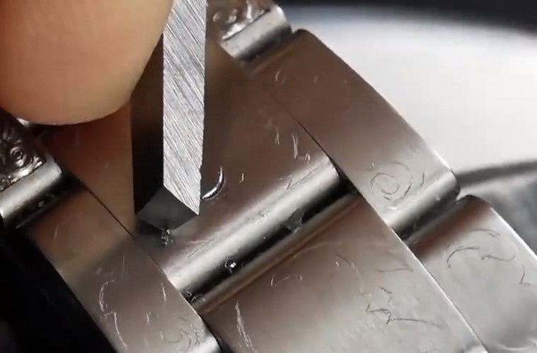 can canh dong ho rolex sang chanh duoc khac bang tay