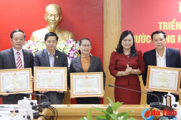 tuyen truyen pho bien giao duc phap luat dung trong tam trong diem