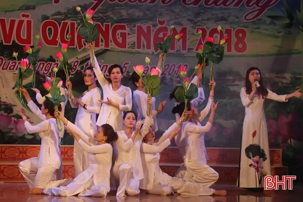 ruc ro sac mau hoi dien nghe thuat quan chung huyen vu quang