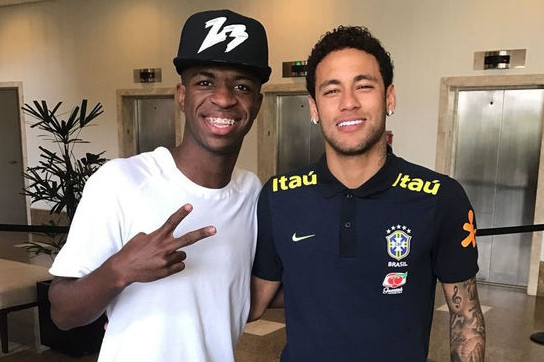 real chi 260 trieu euro de mua neymar ve ben canh ronaldo