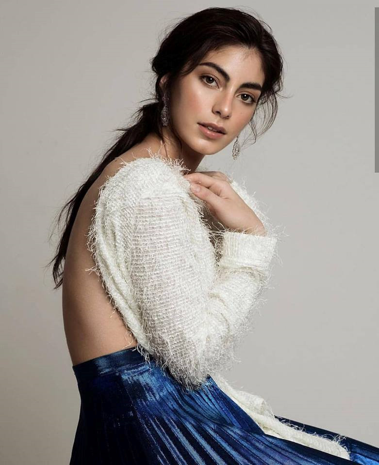 ve dep nong bong cua co gai vua dang quang hoa hau hoan vu ecuador