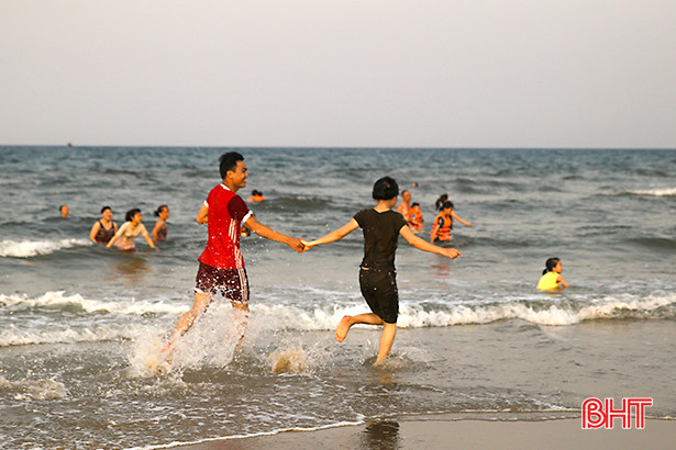 ngay giua tuan du khach van do ve bien thach hai