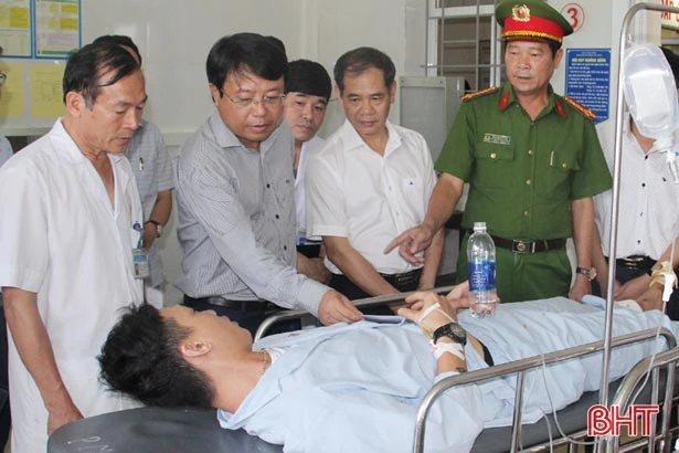 lanh dao ha tinh tham hoi nan nhan vu tngt tai ky anh