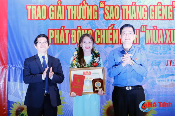 vinh danh 49 sinh vien 5 tot sao thang gieng