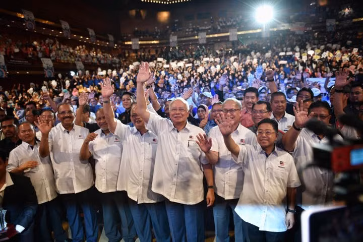 anh suc nong cua bau cu malaysia tang len tung gio