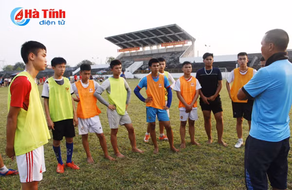 trung lo pvf thieu nien vung bien ha tinh mo thanh cau thu chuyen nghiep