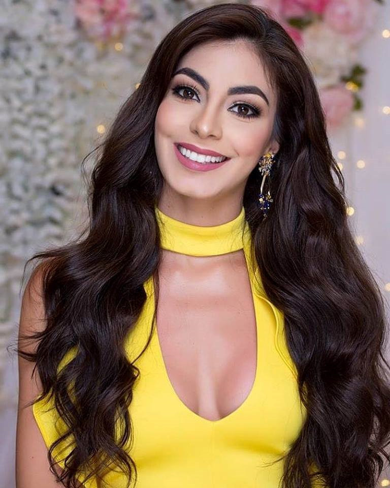 ve dep nong bong cua co gai vua dang quang hoa hau hoan vu ecuador