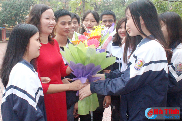 Cô thủ khoa, trò cũng thủ khoa ảnh 7 co thu khoa tro cung thu khoa