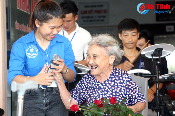 Cô thủ khoa, trò cũng thủ khoa ảnh 6 co thu khoa tro cung thu khoa