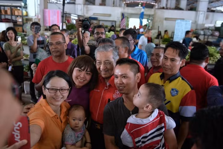 anh suc nong cua bau cu malaysia tang len tung gio