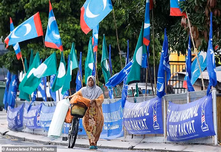 anh suc nong cua bau cu malaysia tang len tung gio