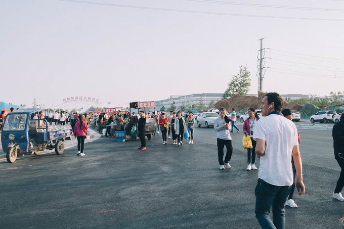 ben trong thanh pho iphone o trung quoc