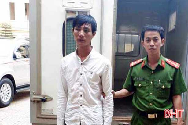 con nghien bi bat khi tren duong mua ma tuy ve su dung