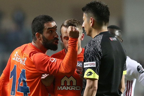 arda turan cua barcelona day trong tai bi treo gio ky luc 16 tran