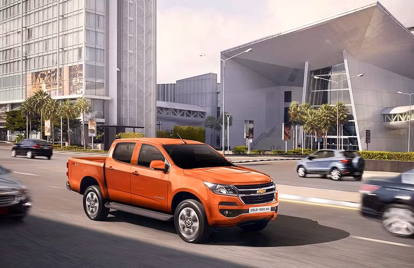 chevrolet colorado 2 5l vgt at 4x2 moi chot gia 651 trieu dong