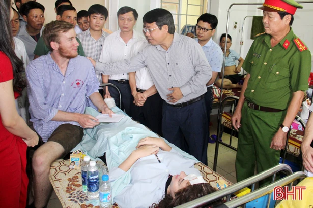 lanh dao ha tinh tham hoi nan nhan vu tngt tai ky anh