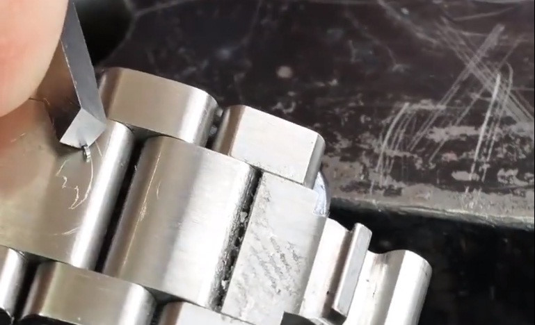 can canh dong ho rolex sang chanh duoc khac bang tay