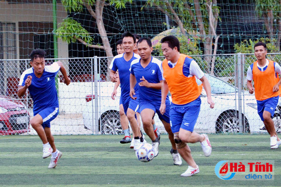 khai mac giai bong da nganh thong tin va truyen thong ha tinh