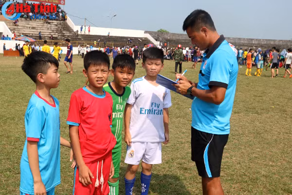 17 cầu thủ nhí trúng tuyển vào Trung tâm đào tạo bóng đá PVF