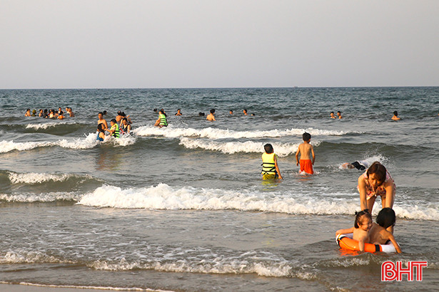 ngay giua tuan du khach van do ve bien thach hai